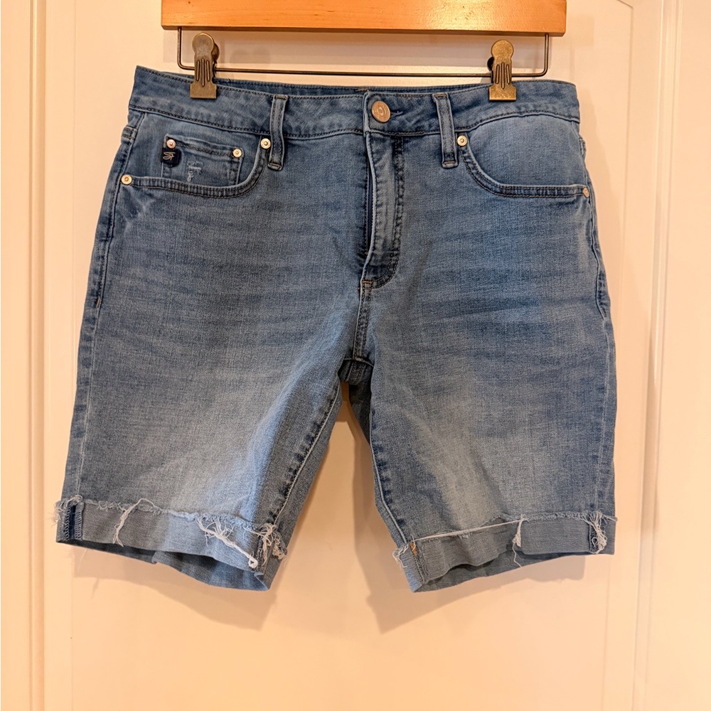 Seven 7 Denim cutoff style shorts size 6 EUC